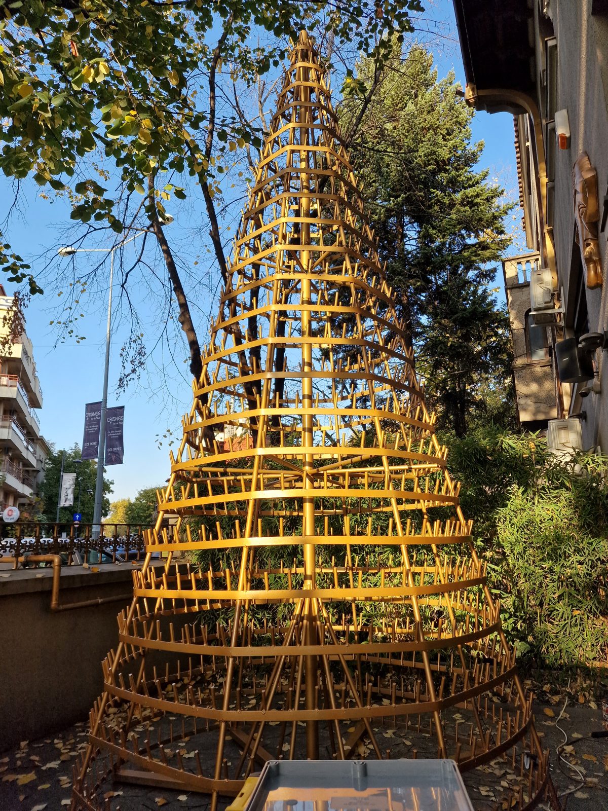 10 ft Bottle Tree
